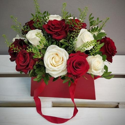 Букет "Безупречный стиль" из белой и красной крупной розы Эквадор. №5515