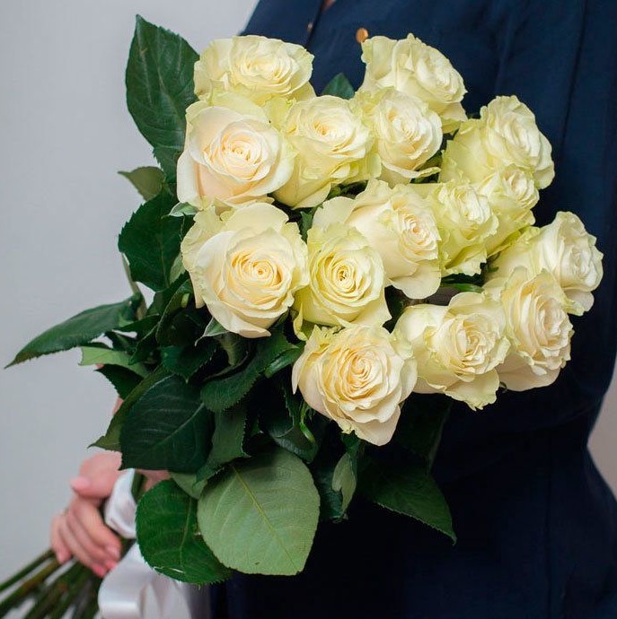 Букет из 15 белых роз Эквадор с крупным бутоном 60 см. №47178