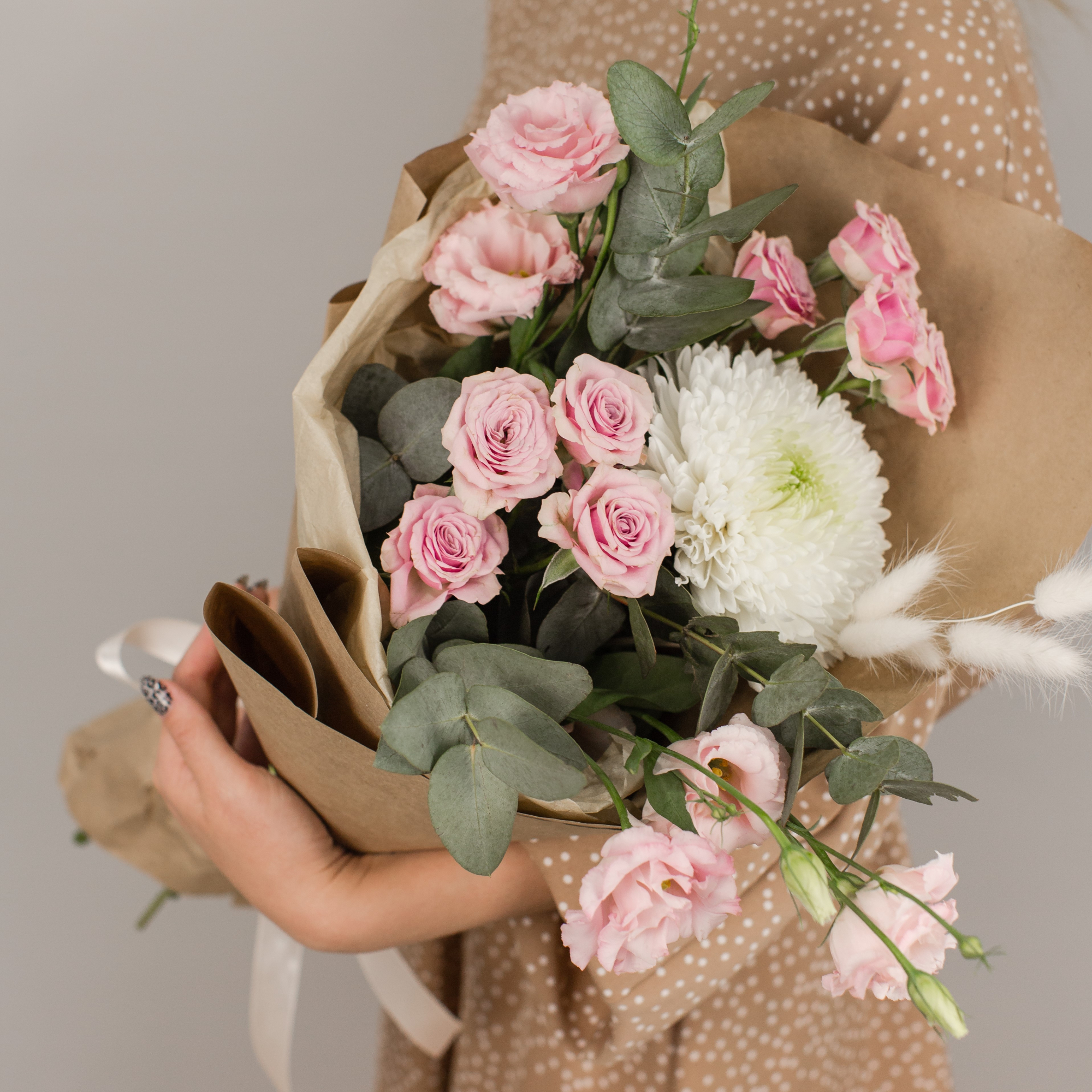 Купить Букет из одноголовой хризантемы с розами и эвкалиптом №50447 в  Александрове