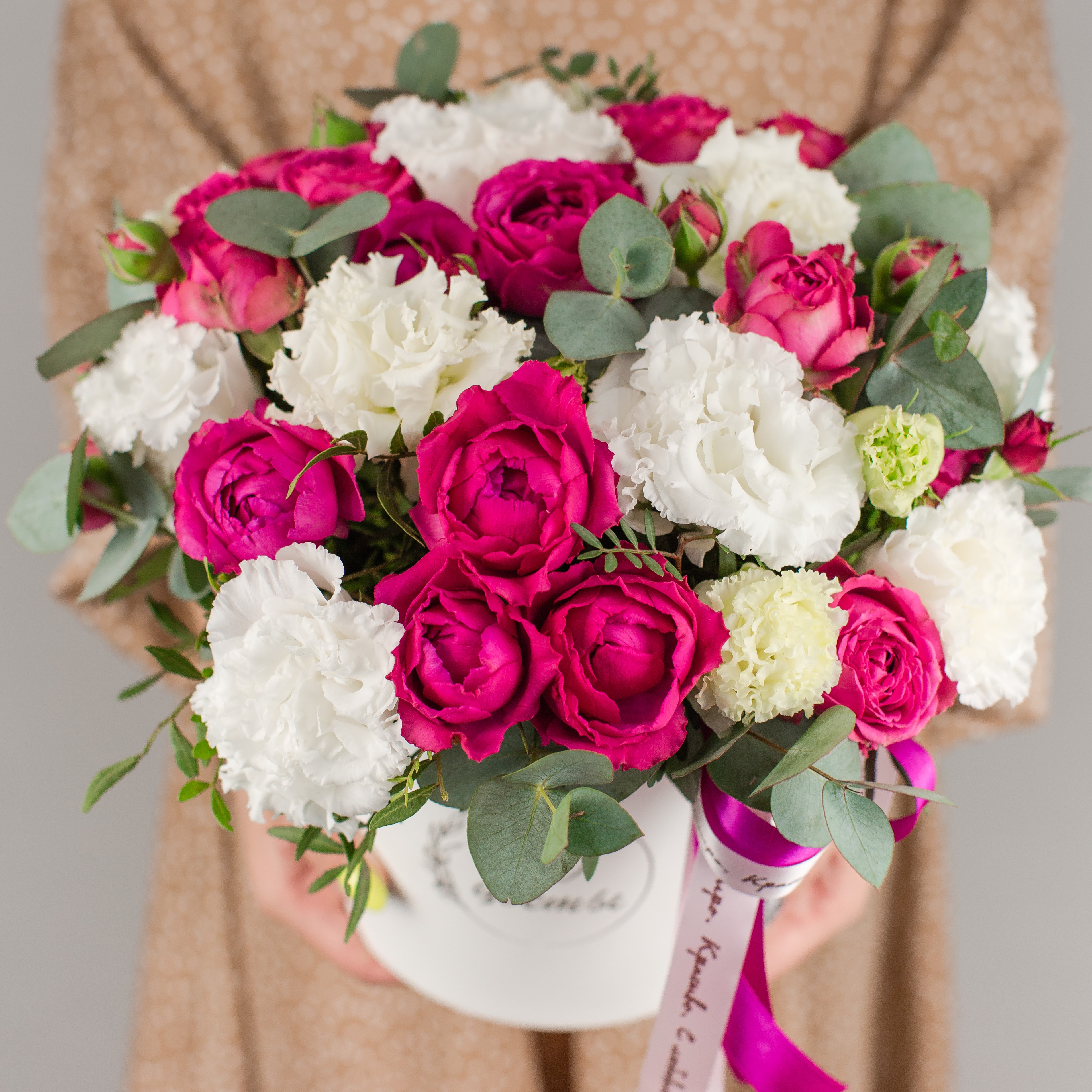 Коробка с розовыми пионовидными розами. Размер L. №45002