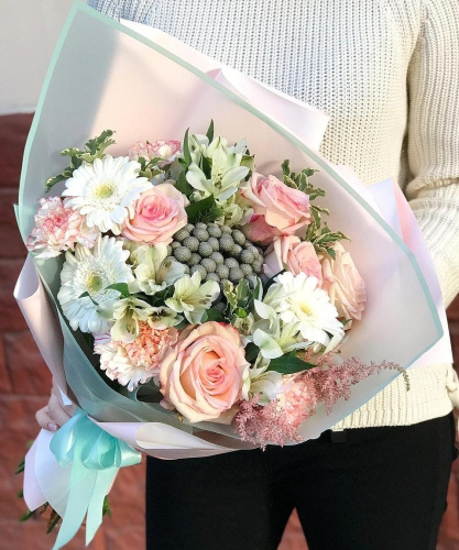 Букет "Музыка счастья" из розы Эквадор, альстромерии, гермини и диантуса (гвоздики) 23797