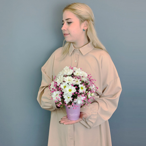 Стаканчик с хризантемой и розовой гипсофилой N 66995-Р