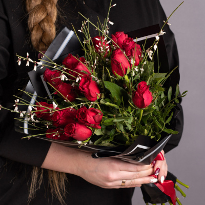 Букет из Кенийских красных роз 15 шт. 28447-Кр Букет из Кенийских красных роз 15 шт. 28447-Кр