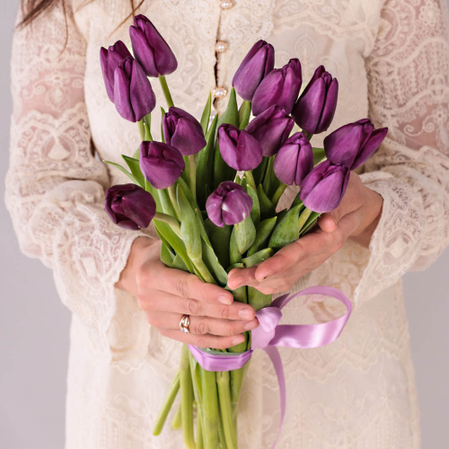 Букет из 15 фиолетовых тюльпанов 28774
