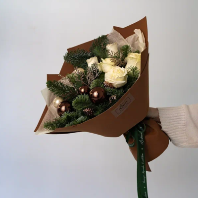 Букет "Кофе с молоком" из нобилиса и белых роз N91149