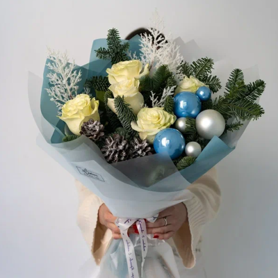 Букет "Морозный день" с нобилисом и белыми розами N90875
