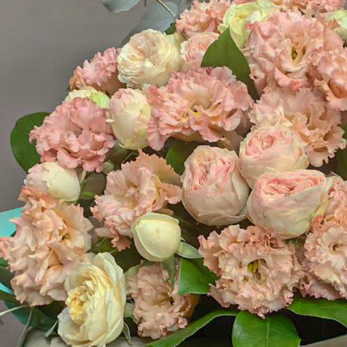 Букет "Ванильный пломбир" из кустовых пионовидных роз и эустомы N 45006