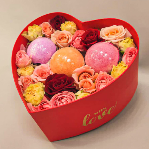 Сердце с цветами и бомбочками для ванны 45458