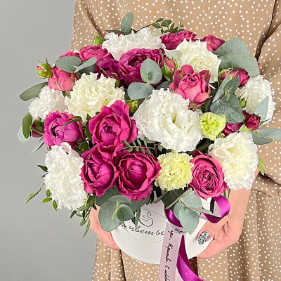 Коробка с розовыми пионовидными розами. Размер L. N 45002