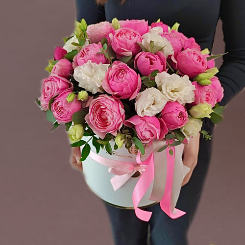 Коробка с розовыми пионовидными розами. Размер L. N 45002