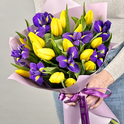 15 желтых тюльпанов с ирисами N 46172
