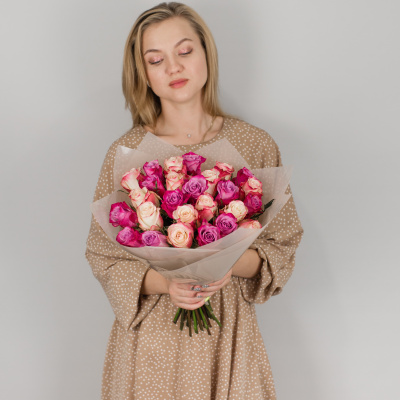 Букет из 25 роз 40 см. в упаковке 45007-ФР Букет из 25 роз 40 см. в упаковке 45007-ФР