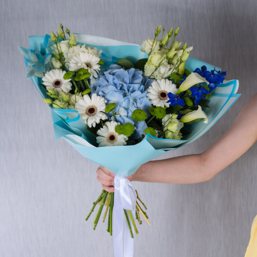 Букет с гортензией, гермини и калами "Прощальная улыбка августа" 38375