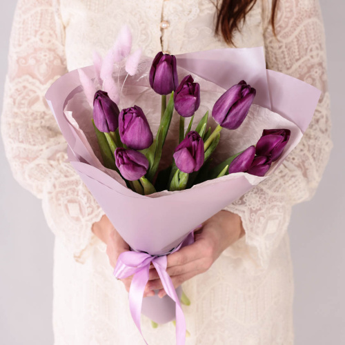 Букет 9 тюльпанов с лагурусом 46461