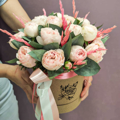 Коробка с пионовидными розами в нежных тонах "Для тебя" N 45004