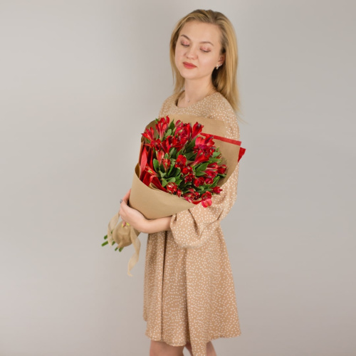 Букет из красных альстромерий N 50398-К