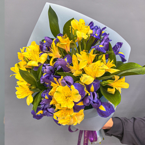 Букет "Ириска" с альстромерией и ирисами N 27802