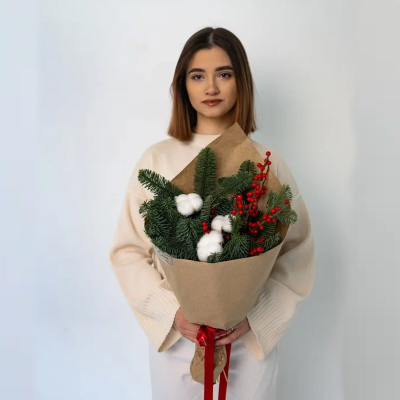 Букет "Хвойный" с илексом и хлопком N90872
