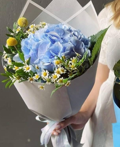 Букет "Лунная соната" с большой гортензией и танацетумом. N 22452