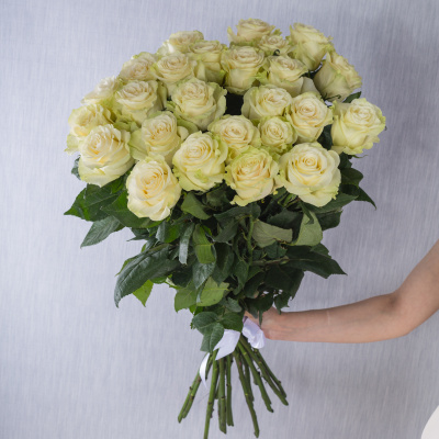 Букет из 25 Белых роз 60см 7304 Букет из 25 Белых роз 60см 7304