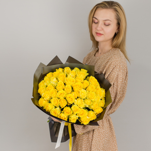 Букет из 51 желтой розы Кения в упаковке N 28448-Ж
