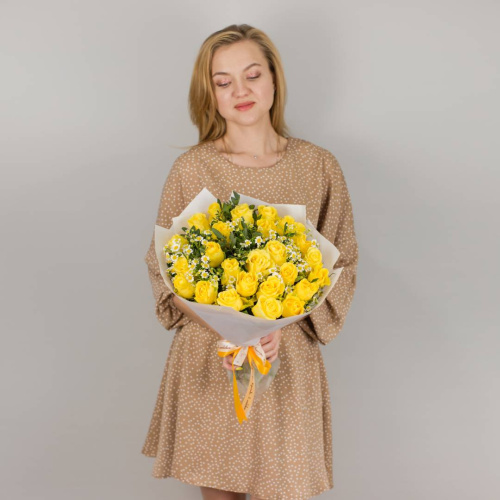 Букет из желтых роз Кения с ромашками (танацетум) N 50541-Ж