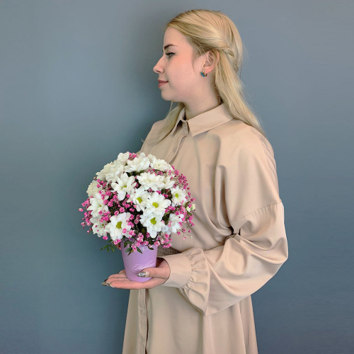 Стаканчик с хризантемой и розовой гипсофилой N 66995-Р