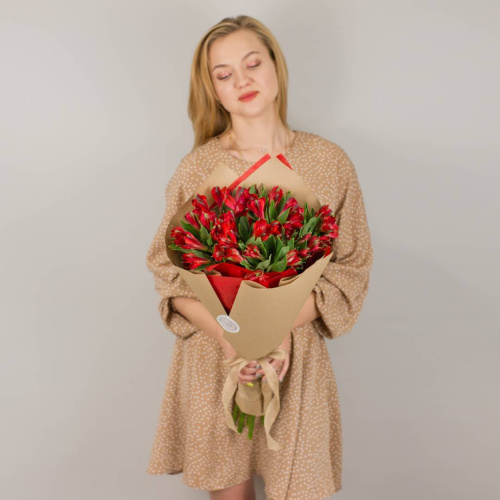 Букет из красных альстромерий N 50398-К