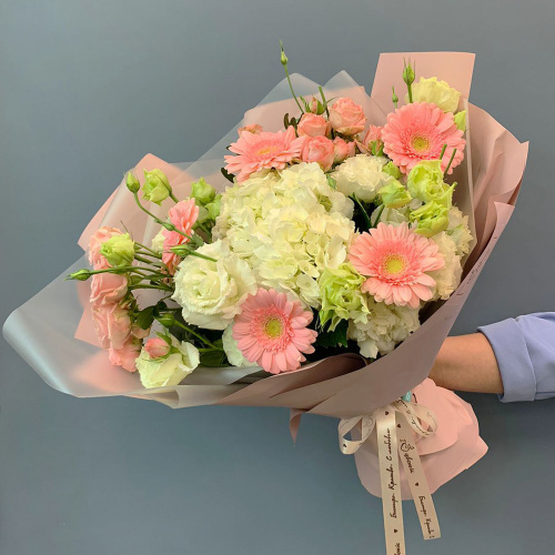 Букет с гортензией и мини герберами N 66828