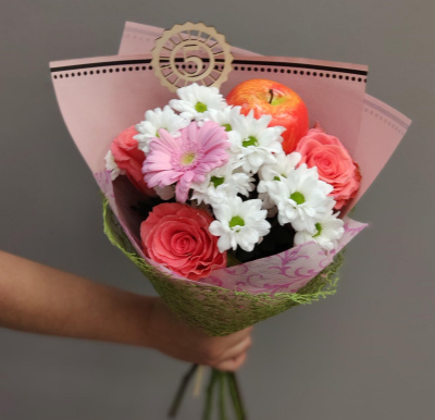 Букет "Абрикосовое мороженое" из кустовой хризантемы, роз и герберы 6948