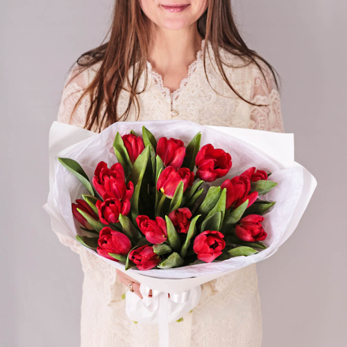 Букет из 15 красных тюльпанов 28405