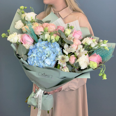 Букет с гортензией, розами и альстромерией 66830