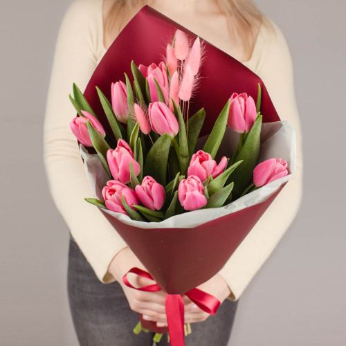 Букет 11 розовых тюльпанов с лагурусом 46462
