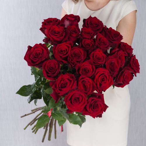 Букет из 25 Красных роз 60 см N 7305