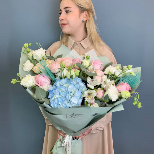 х Букет с гортензией, розами и альстромерией арт. 66830