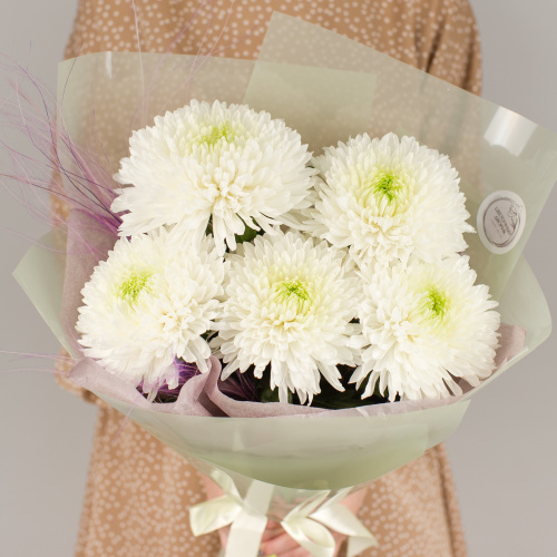 Букет из одноголовых белых хризантем с сухоцветами 50443