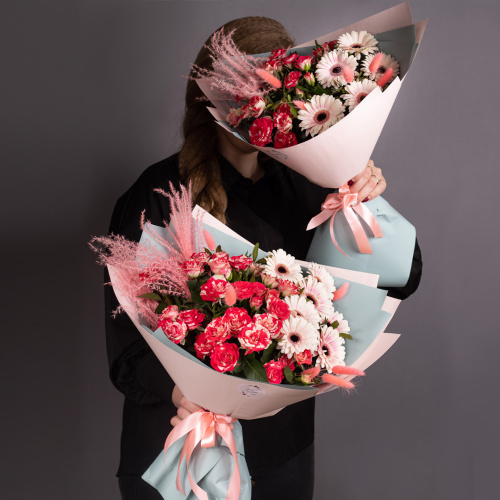 Букет из кустовой розы и мини гербер "Офелия стандарт. Размер L". 35973