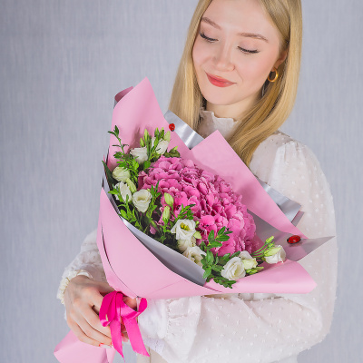 Школьный букет с гортензией и эустомой "Подружка" N 37962 Школьный букет с гортензией и эустомой "Подружка" N 37962