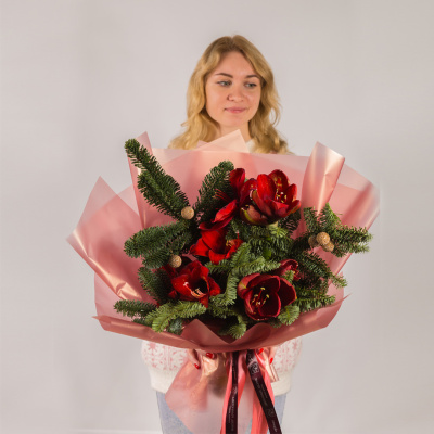 Букет Волшебный с амариллисом и еловыми ветками N 72277 Букет Волшебный с амариллисом и еловыми ветками N 72277