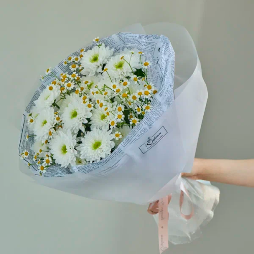 Букет с хризантемой и танацетумом ромашками N 84569