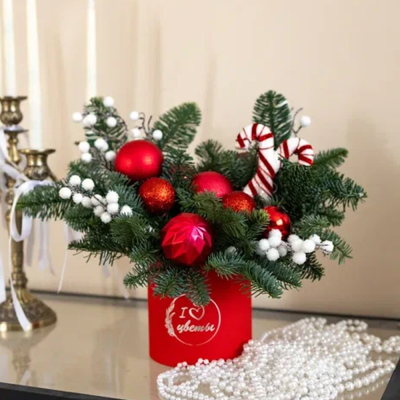 Композиция корробка из нобилиса с фигуркой карамелькой N90868