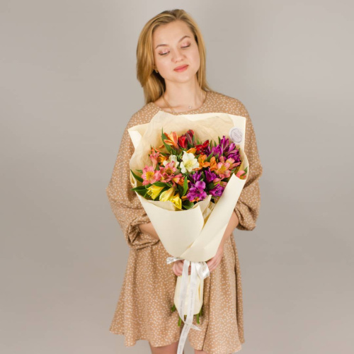 Букет из разноцветных альстромерий N 50398