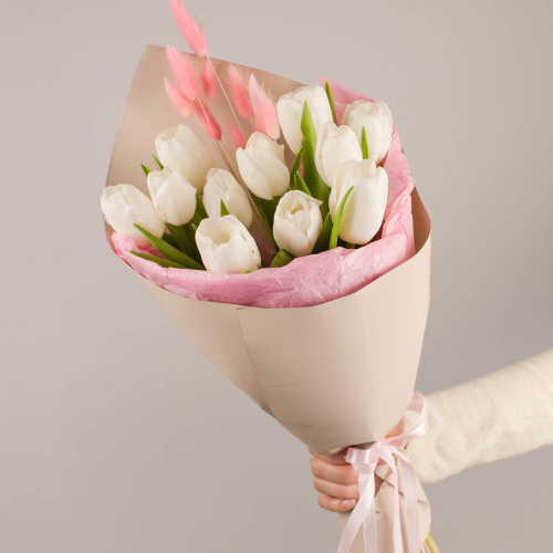 Букет из белых тюльпанов с лагурусом 46462