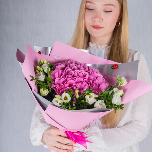 Букет с гортензией и эустомой "Подружка" N 37962