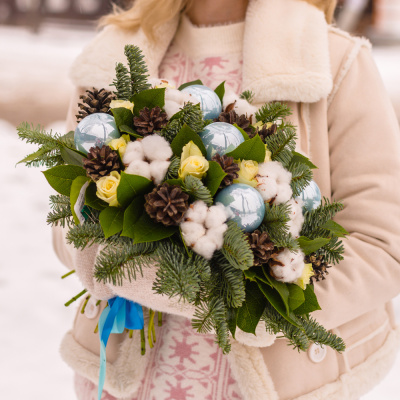 Букет Хрустальный с еловыми ветками нобилис, шишками и хлопком N 72279 Букет Хрустальный с еловыми ветками нобилис, шишками и хлопком N 72279