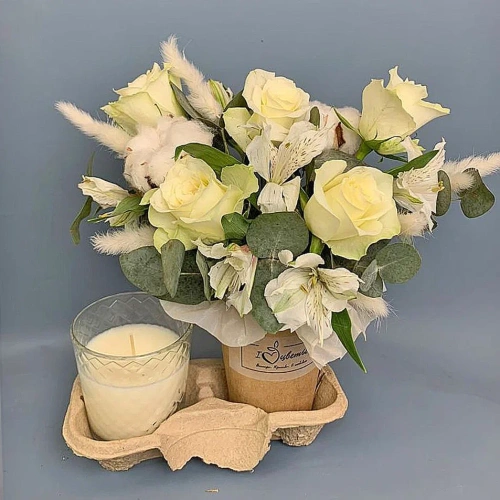 Сет "Ванильный". Набор стаканчик с цветами и аромасвечой в стаканчике N 70346