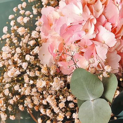 Букет с гортензией и цветной гипсофилой N 51367Дв