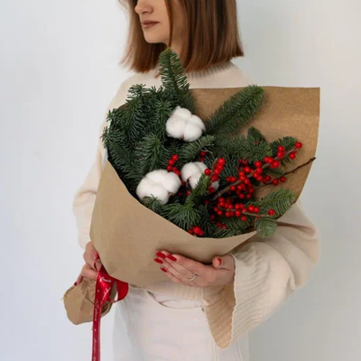 Букет "Хвойный" с илексом и хлопком N90872