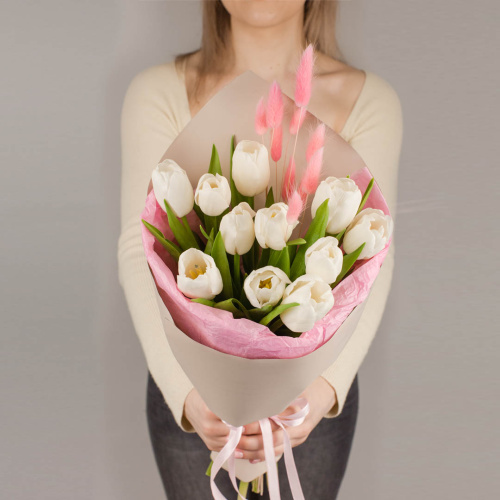 Букет из белых тюльпанов с лагурусом 46462