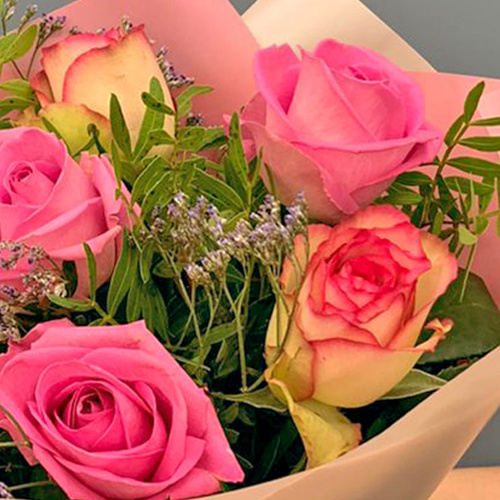 Небольшой букет "Знак внимания" из Кенийских розочек. N 6993